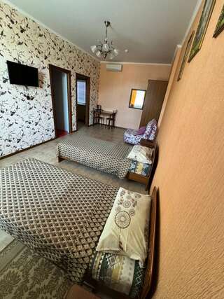 Гостиница ЮгРа Геленджик Двухместный номер с 2 отдельными кроватями и душем-2