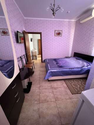 Гостиница ЮгРа Геленджик Стандартный четырехместный номер-2