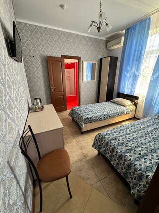 Гостиница ЮгРа Геленджик Стандартный четырехместный номер-4